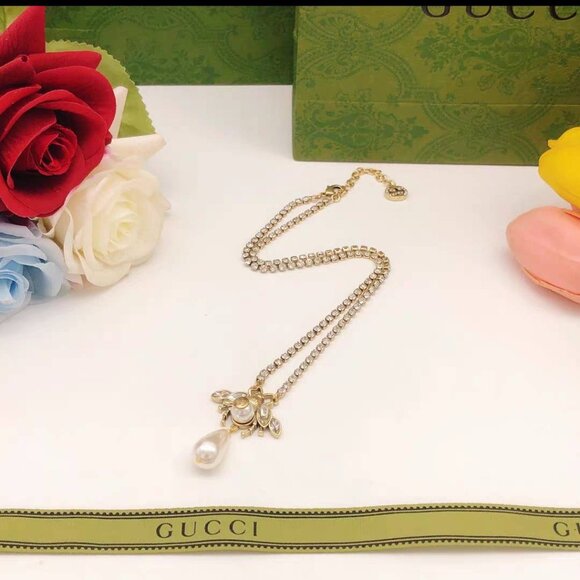 Gucci Bee Pearl Necklace - Picture 4 of 6